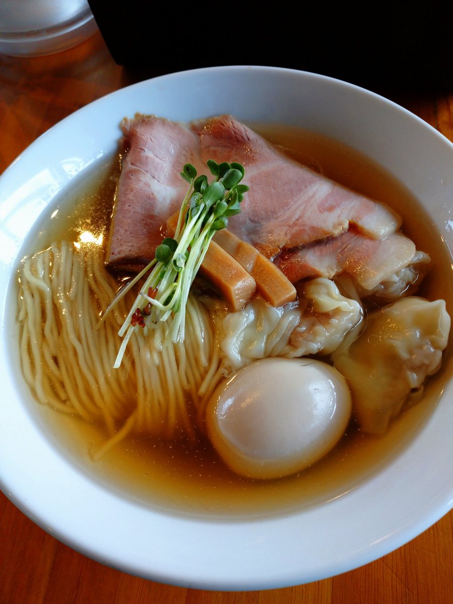 ikurihara's tweet photo. 麺処清水@新潟県六日町市
特製塩煮干そば+純鶏和えそば1300円
久しぶりに衝撃的な1杯を食べた〜！煮干の旨味の詰まったラーメンと鶏の甘みと卵黄が絡むカルボナーラの様な和えそば共にめっちゃ美味い！
#食ってみな飛ぶぞ https://t.co/AN6F6JJE8N