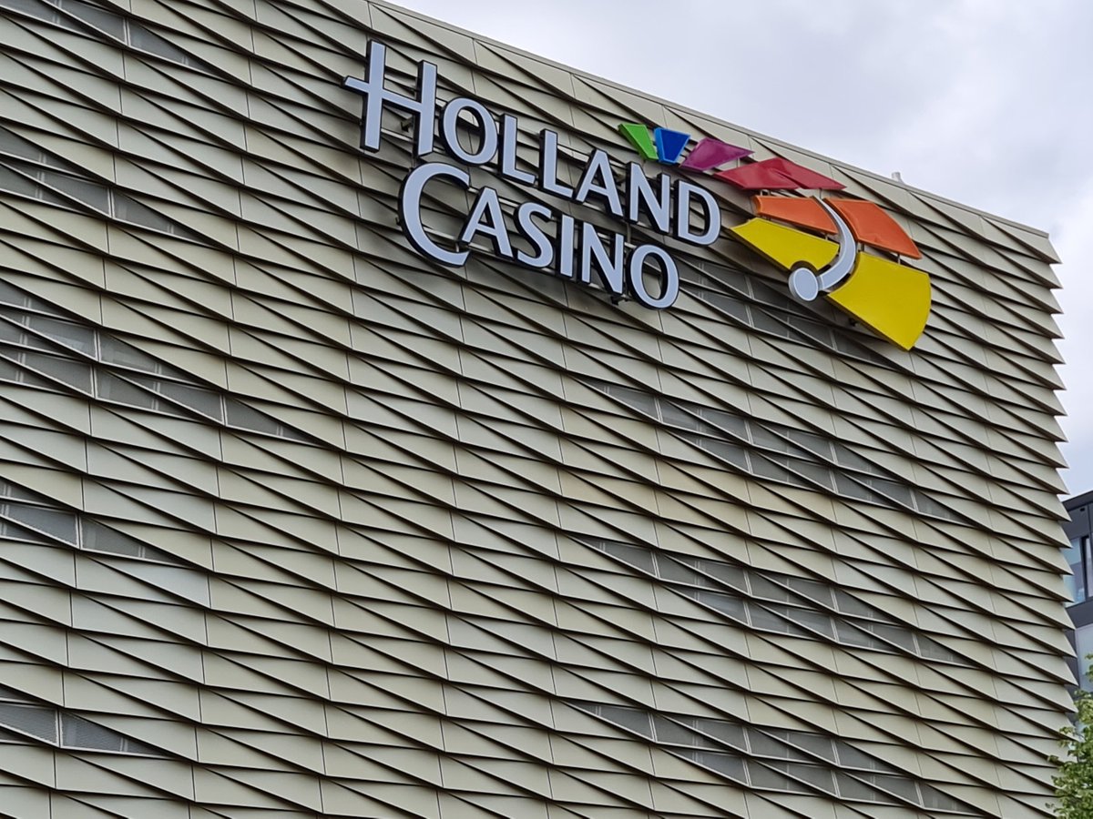 LEDware's tweet image. Our LED tree is currently at Holland Casino.

Do want to rent a tree of other products goto led-verlichting.org or youraudio.eu