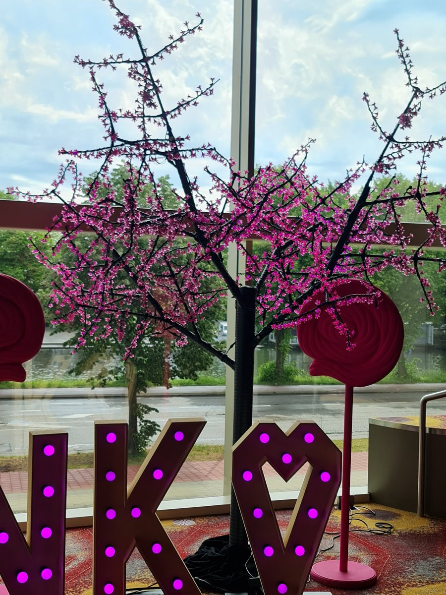 LEDware's tweet image. Our LED tree is currently at Holland Casino.

Do want to rent a tree of other products goto led-verlichting.org or youraudio.eu