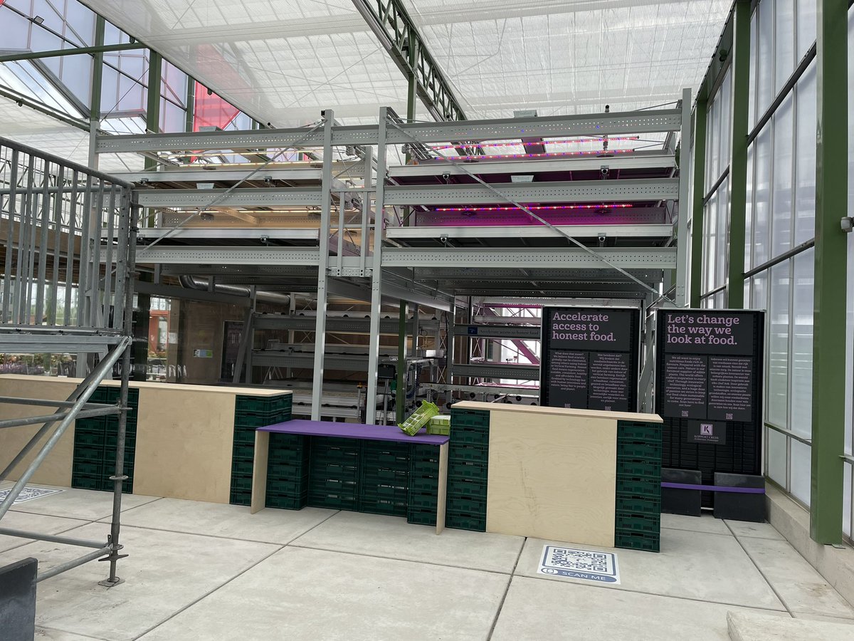 Welke studenten biologie of andere groene opleiding vinden het leuk om in deze #VerticalFarm op @FloriadeExpo groenten telen en het publiek mee te nemen in het verhaal erachter? (stel je bent burgemeester van Shanghai en je hebt 25 miljoen mensen 3x daags te voeden…😅)