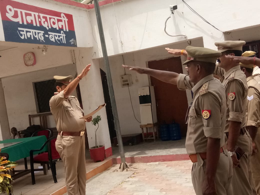 #Bastipolice थाना छावनी  थानाध्यक्ष श्री उमाशंकर त्रिपाठी व अधिकारी /कर्मचारी गण द्वारा थाना परिसर में आतंक विरोधी दिवस पर शपथ ग्रहण का कार्यक्रम संपन्न कराया गया 
<a href="/Uppolice/">UP POLICE</a> 
<a href="/AdgGkr/">ADG ZONE Gorakhpur</a> 
<a href="/digbasti/">DIG RANGE BASTI</a>