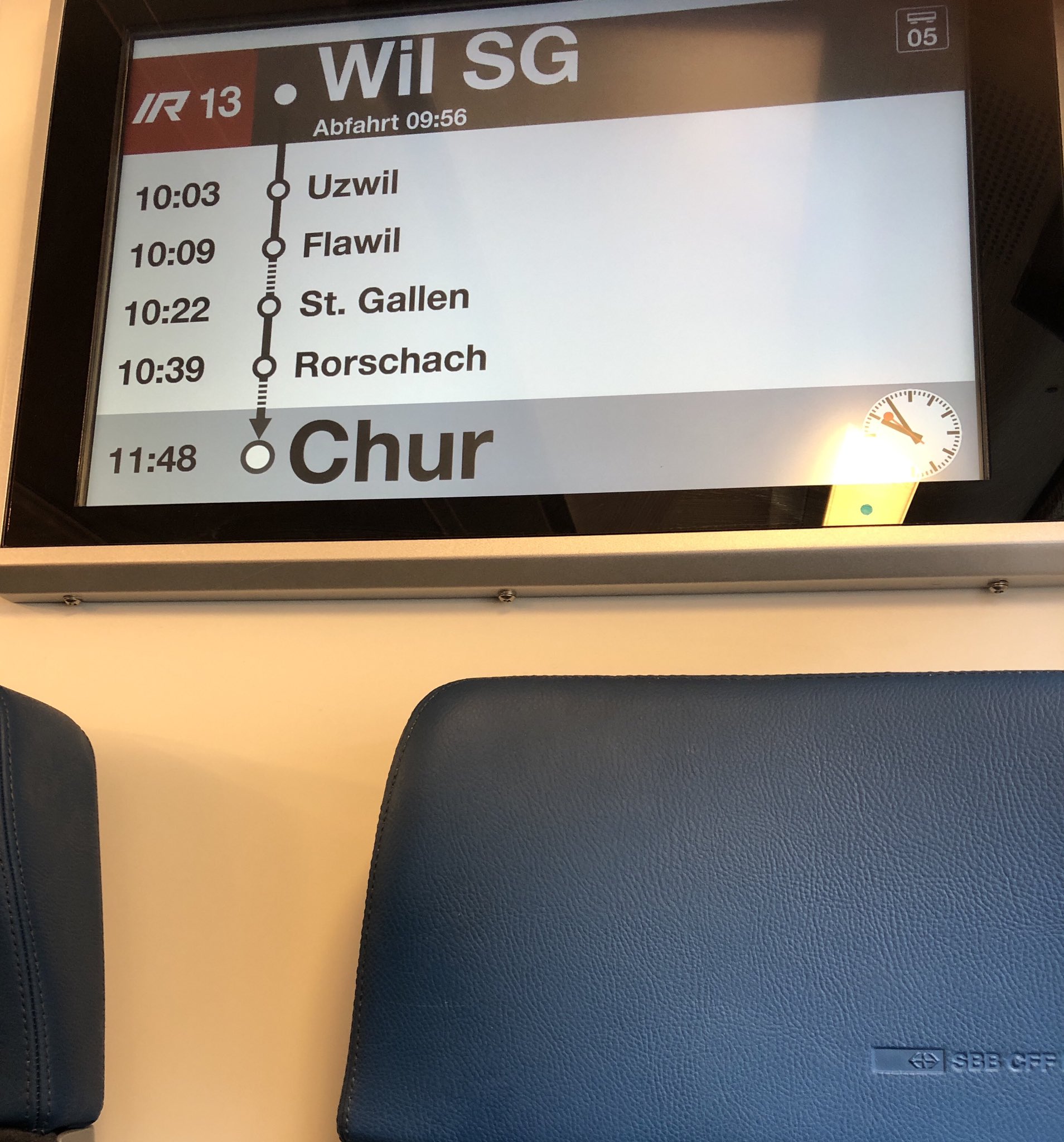 Rie Takeda Al Twitter 今自分の脳を ドイツ語 から スイス ドイツ語 に速攻で変換中 イントネーションがいいよね 秘密の言葉みたいで羨ましい 耳をじっとすませても半分以上分からない スタンダードドイツ語と スイス版を使い分けてるのが凄いな 今日の