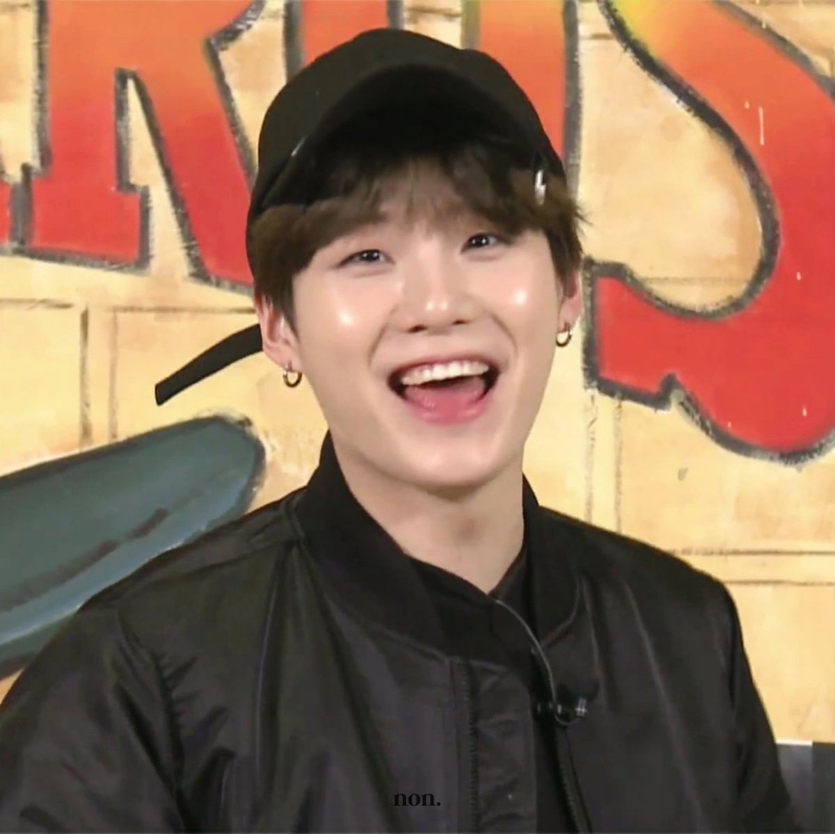 sg929397's tweet photo. 🐱 얼굴에서 뽈록 튀어나온데 마다 다 광나는 거 넘 귀엽지 않나여🥺 https://t.co/nCgVnBQrCE
