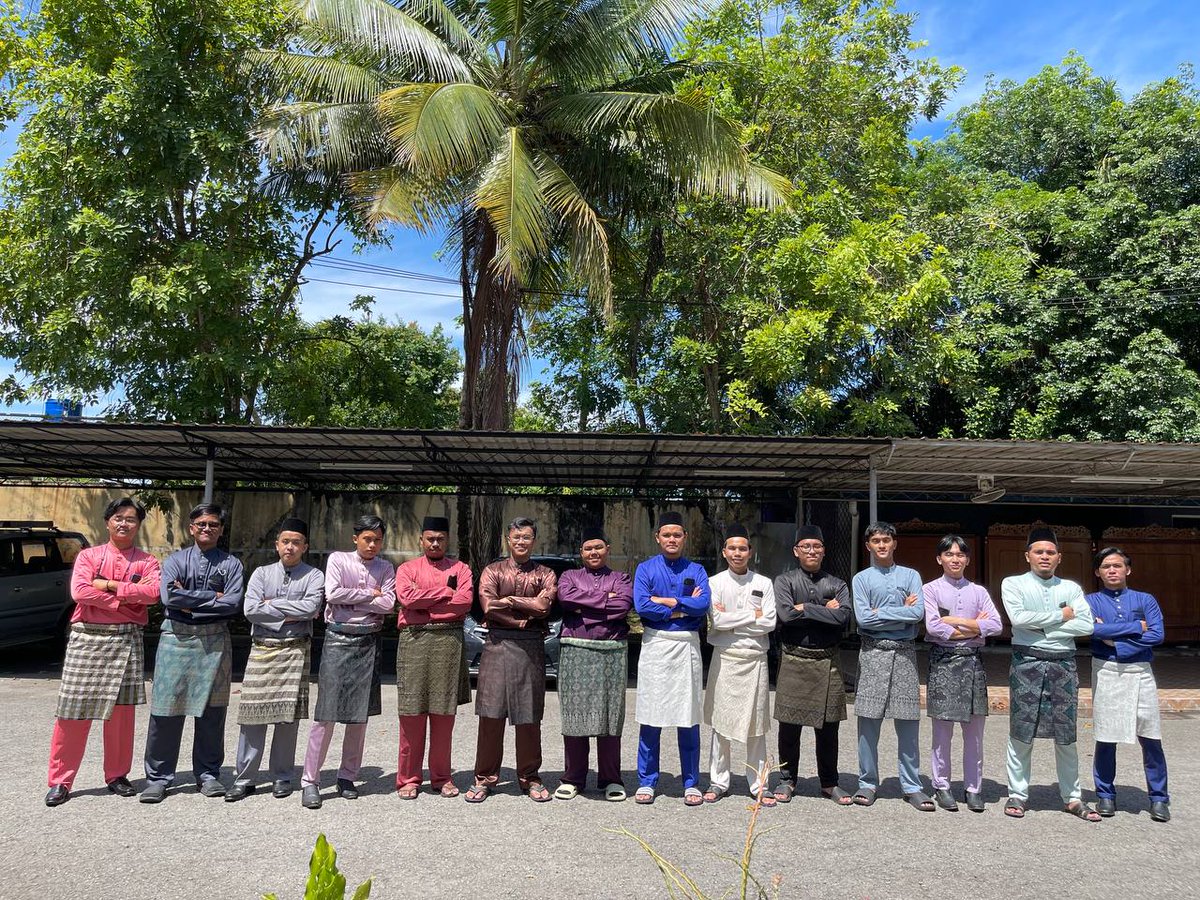 baim_ibrhm's tweet photo. First time jumpa semua pai🥺 https://t.co/BT1xTzvjU3