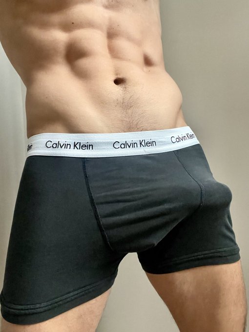 I love a good bulge ?

Show me your best bulge pic in the comments. I’ll retweet the ones that gets the