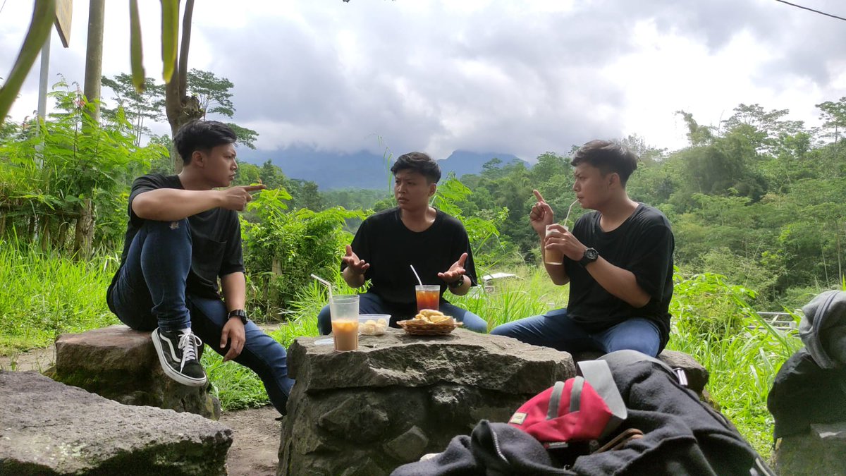 ndruwww's tweet image. Sekedar berdiskusi dan mengingatkan diri sendiri
#kopimerapi
#ngopi