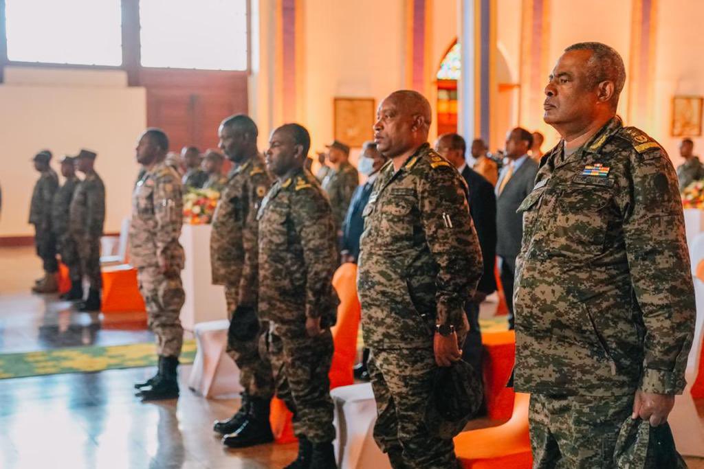 AbiyAhmedAli's tweet photo. የኢ.ፌ.ዲ.ሪ. መከላከያ ዋር ኮሌጅ የመጀመሪያ ዙር ምሩቃን እንኳን ደስ ያላችሁ! የዛሬው ምረቃ ለነገ ዕውቀትን ፍለጋ ሊያዘጋጃችሁ ያስፈልጋል። ዕውቀትን ሳትታክቱና ሳታቋርጡ እንድትሹ፣ ያገኛችሁትን ዕውቀት እንድታካፍሉ  አደራ ��ላችኋለሁ። https://t.co/l1YdVKBtCM