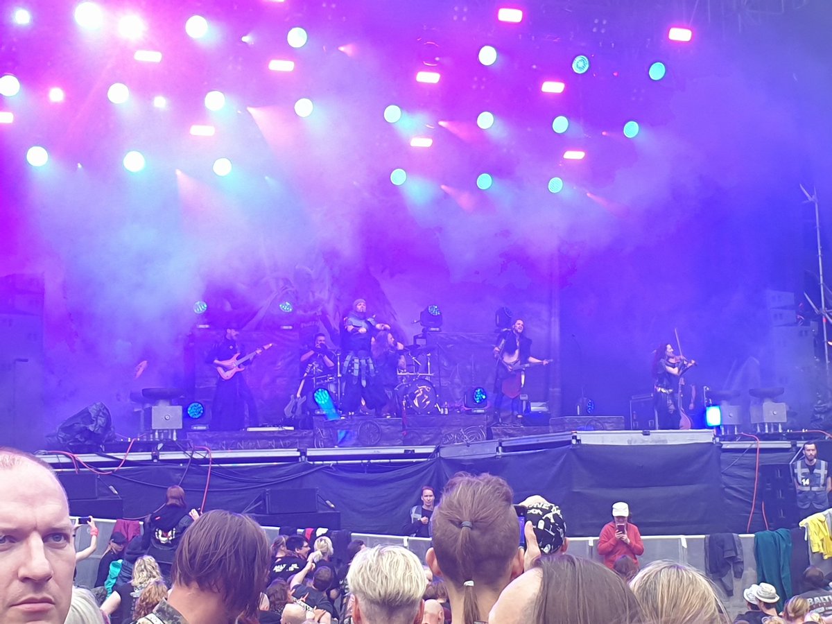 Christyan_'s tweet photo. Erstes Mini-Festival seit knapp 3 Jahren. Felsenburg-Festival mit @saltatiomortis, @metundmiezen und #Knasterbart in Segeberg. https://t.co/4eyJ5pP1pX