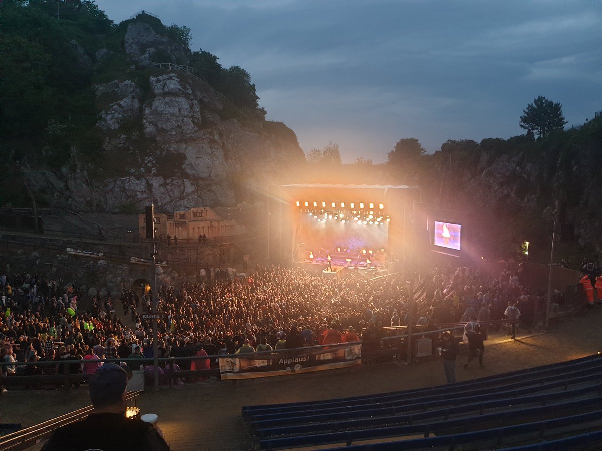 Christyan_'s tweet photo. Erstes Mini-Festival seit knapp 3 Jahren. Felsenburg-Festival mit @saltatiomortis, @metundmiezen und #Knasterbart in Segeberg. https://t.co/4eyJ5pP1pX
