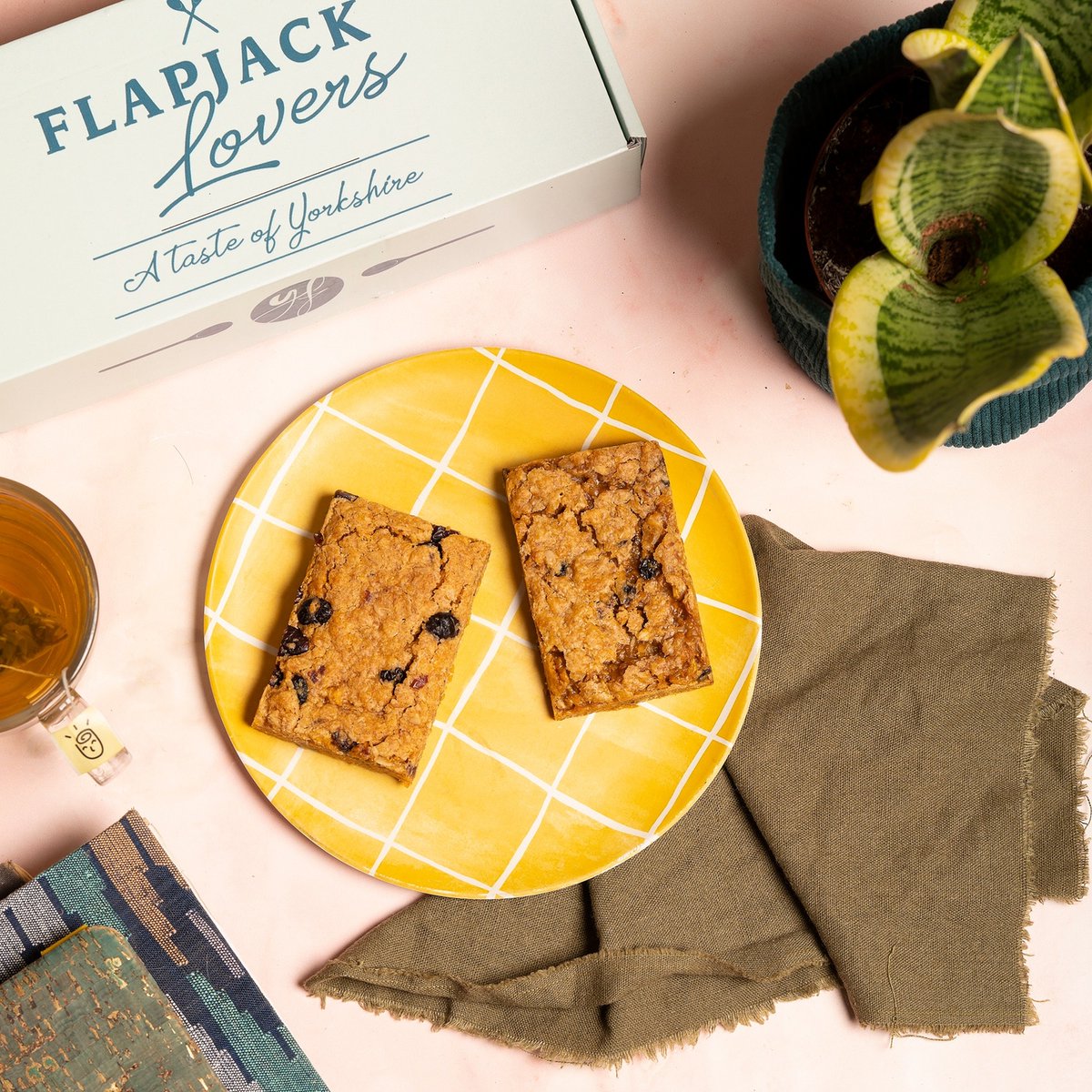 Waking up right, with a warm cup of tea and a fruit flapjack, while watching the sunrise. ☀️

Hope everyone is having a great weekend! What do your weekend wake up routines look like? 😄

yorkshireflapjack.co.uk