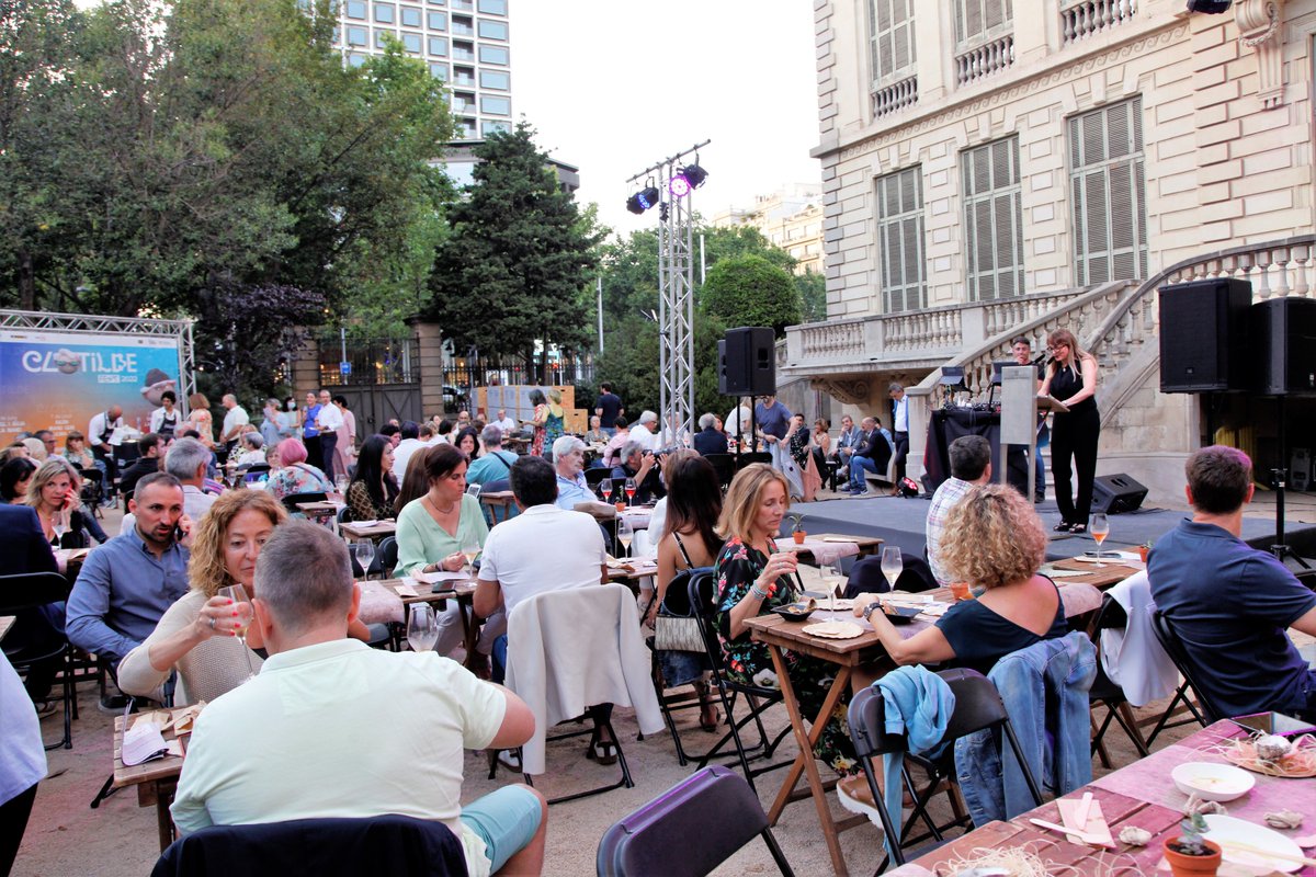 MariaRosaFerre's tweet photo. Ahir als Jardins del @palaurobert a la celebració de la 1ª “La Nit dels Rosats” on vam poder gaudir de vint caves rosats i tastos d’alta gastronomia en un marc extraordinari
Va ser una iniciativa de la @confrariacava i de #CavaWomen amb el suport @incavicat @DO_Cava  
Enhorabona! https://t.co/ZgKMQUSz6J