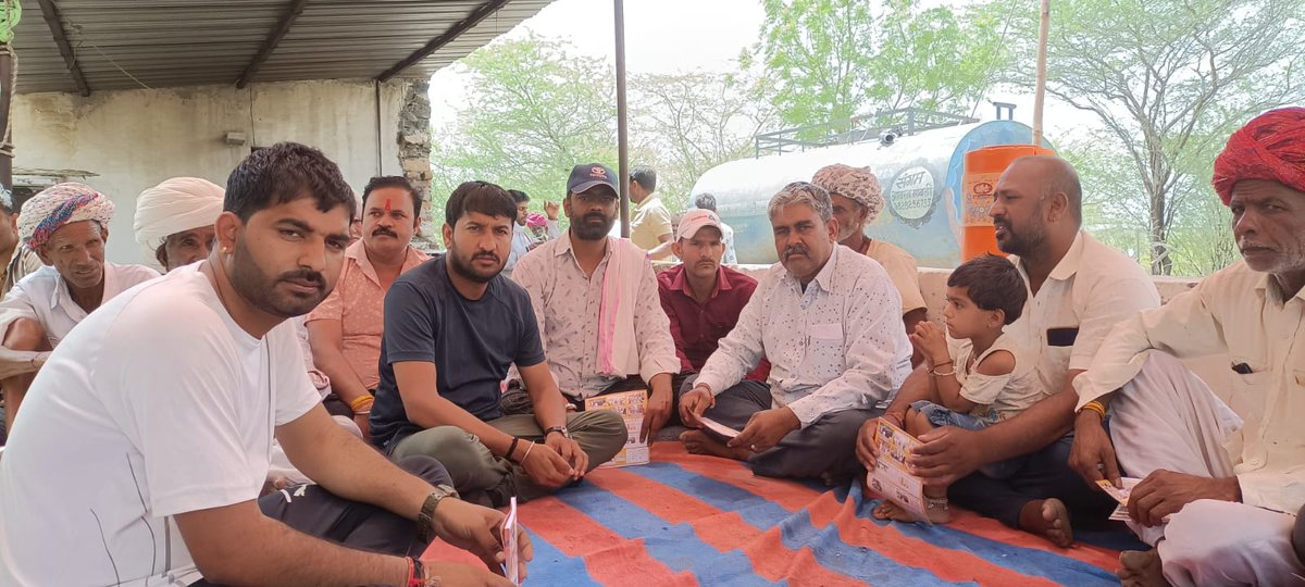 GaganSinghRao2's tweet photo. जल क्रांति अभियान में आज बासलिया गांव में किंगसेना टीम ने जनसंपर्क किया , जिसमें नारायण सिंह जी,मोहन सिंह जी दाता होकम,नादान सिंह जी गोरधन जी रेबारी,से मुलाकात हुई,वहां मौजूद कर्मठ किंग सेना के कैलाश जी डांगी निर्मल जी डांगी शिव जी डांगी मौजूद रहे |
#kingsena https://t.co/crvDQ44Qhm