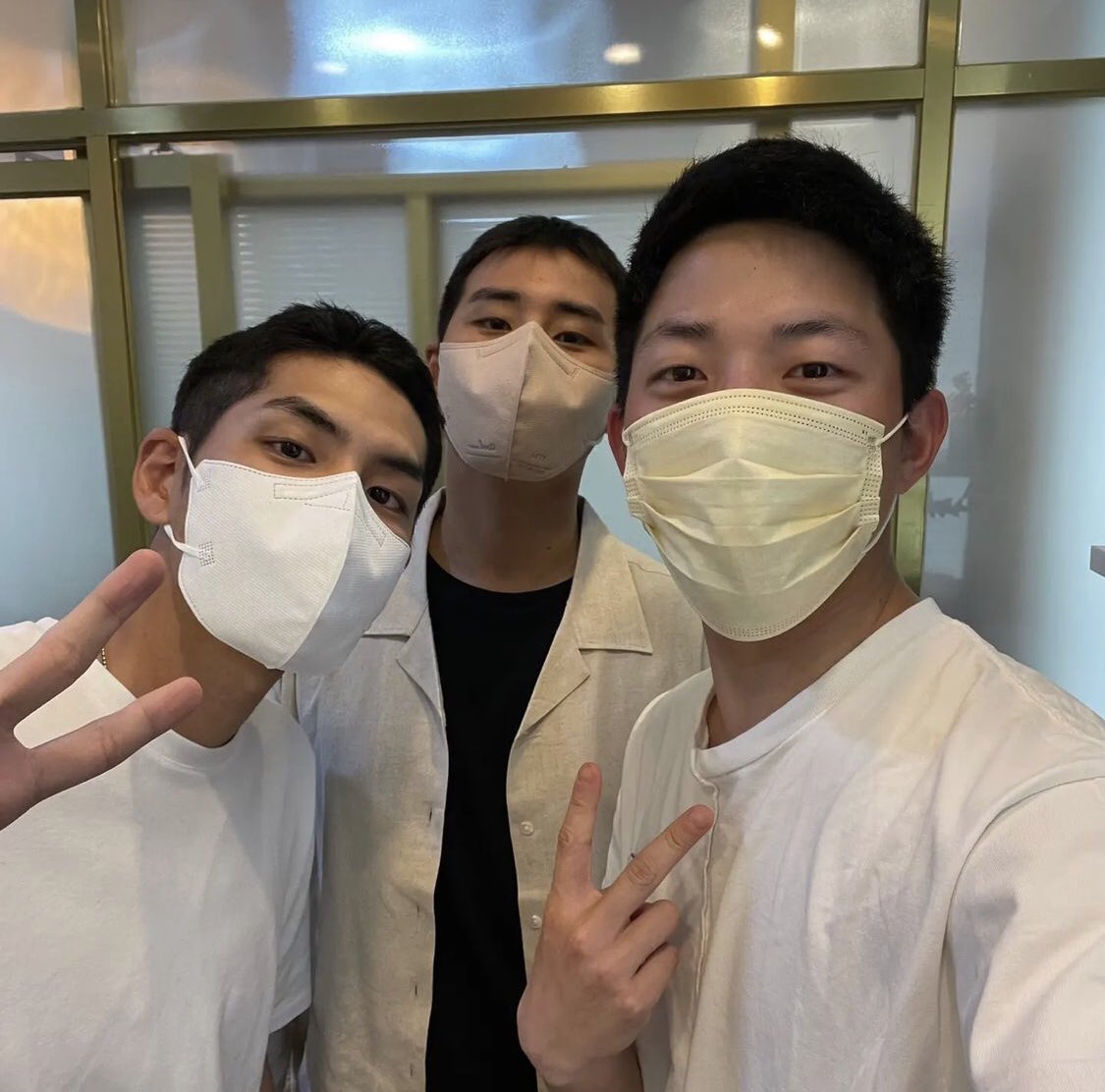 그냥 남자가 다되부렸아...이 남정네들 좀 돌려주세여. 이 정도면 오래있었어.