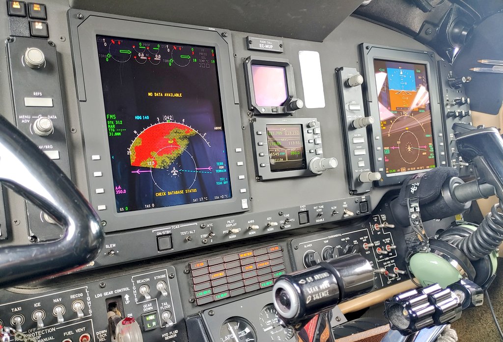 ivancp25's tweet photo. Le llaman #suerte pero es #constancia. Le llaman casualidad pero es #disciplina. Le llaman genética pero es #sacrificio. Pero mientras ell@s hablan yo no me detengo... 👨🏼‍✈️✌🏻✈️ 🇪🇸 
#AviatorLife #PilotLife #Aviador #Piloto #CrewLife #Crew #Pilot #SiempreHaciaAdelante
 ➡✈➡✈➡✈➡ https://t.co/iljs1ckNVw