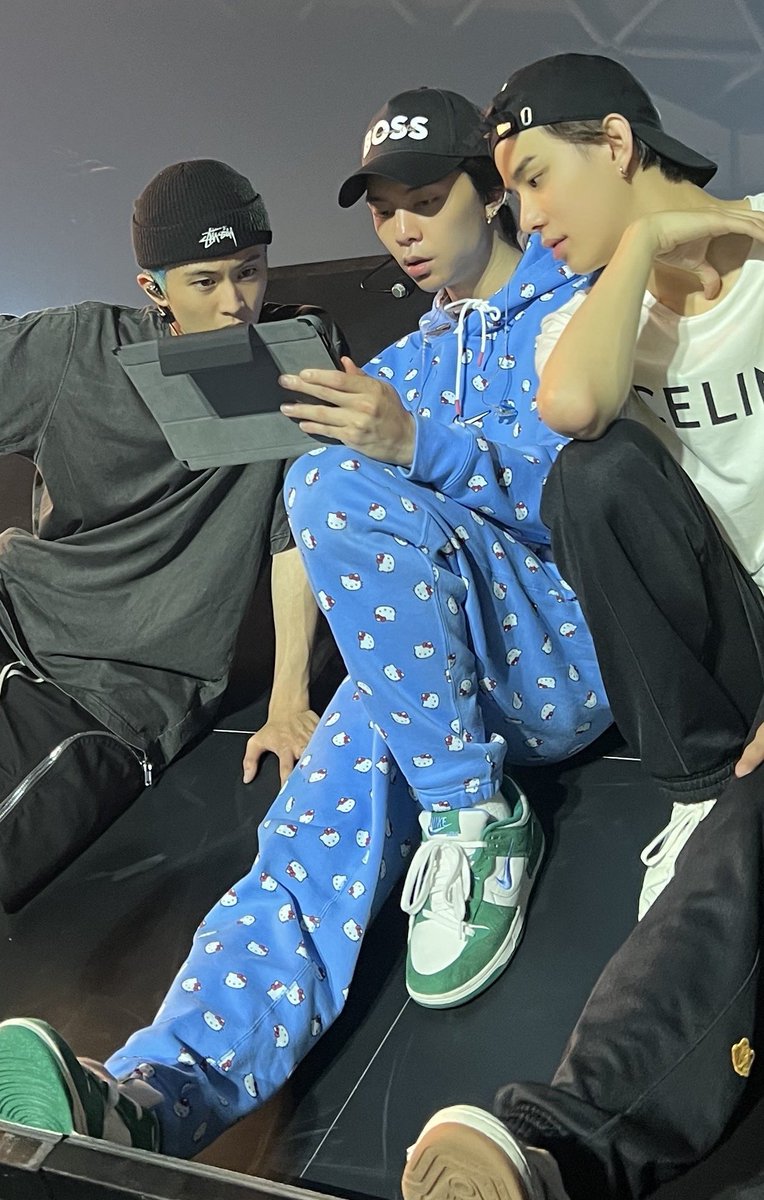 🫶 ini yg tengah beneran yg kemaren umbar d*da ke met gala?