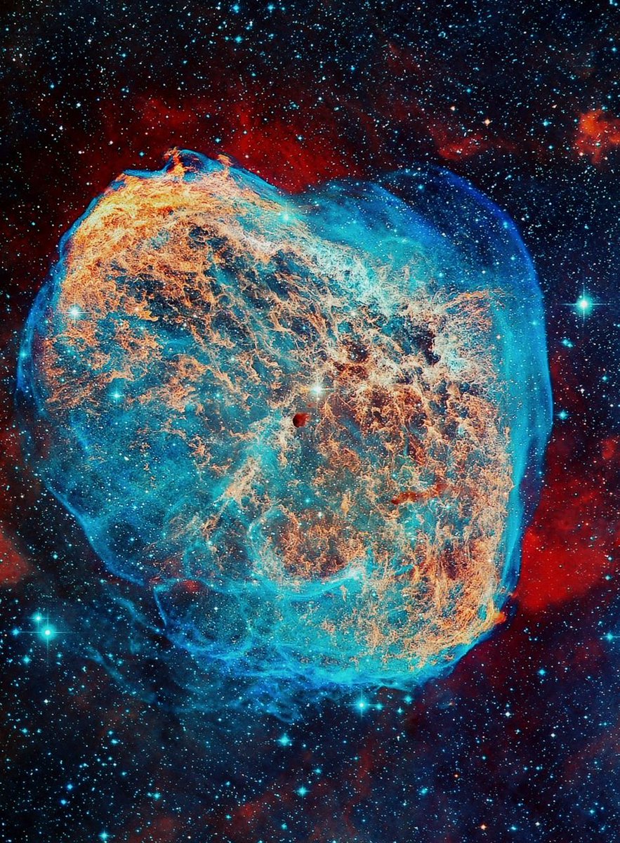 maiz_julio's tweet photo. NGC6888 Crescent nebula in Cignus by Hubble Telescope #NASA #ESA #space #Nebula #universe #Hubble https://t.co/pbGXwpBo5R