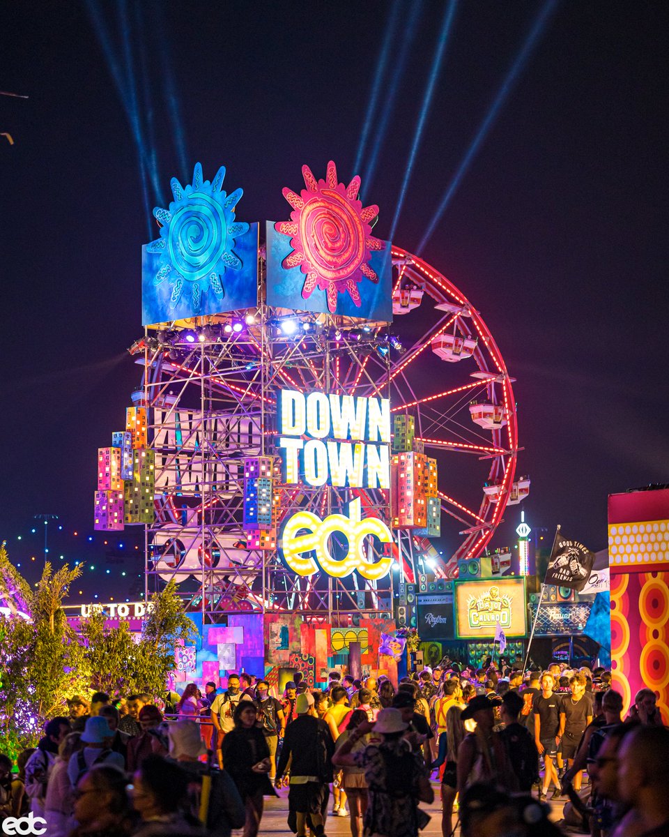 EDC_LasVegas's tweet photo. Makin' our way downtown. 🌆🎡 

Discover the wonders of #DowntownEDC between #kineticFIELD and #stereoBLOOM!🌈 #EDCLV2022 https://t.co/zVLcFub0zs