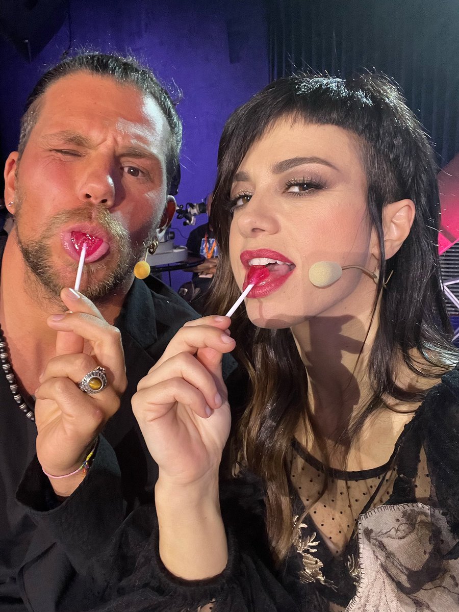 ManuDolcenera's tweet photo. #thebandrai1 è stata un’esperienza intensa e completa con tutte le emozioni immaginabili e possibili! Io l’ho affrontata divertendomi e con la mia solita esagerata passione per la musica 💋 @RaiUno @AnxiaLytics #carloconti @EnricoNigiotti https://t.co/yrIpsTxPyZ
