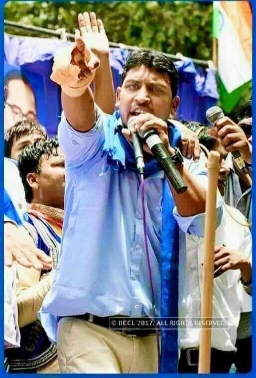 BhimArmyChief's tweet photo. जब-जब सरकारें अपनी शक्ति का दुरुपयोग करके वंचितों के साथ अन्याय करेगी तब-तब क्रांति आएगी। 
आज देश में बहुजनों पर बढ़ते अन्याय और सरकारों की तानाशाही के विरोध में जल्द "21 मई 2017" जैसा आंदोलन आहूत किया जाएगा।
जय भीम, जय मंडल, जय भारत। https://t.co/6sxJbIXQYF