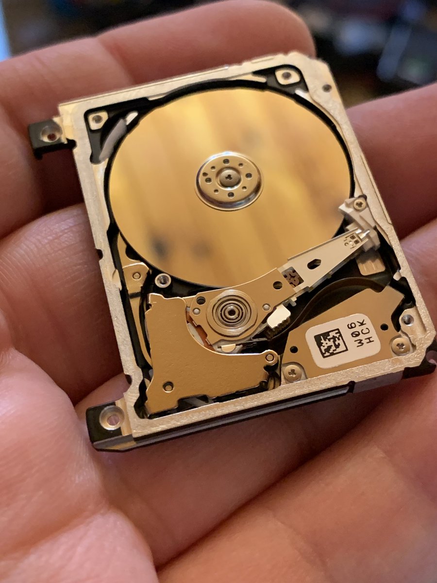 EpicLPer's tweet image. #Microdrive s are one hell of a technology marvel still to this day.

This kind of miniaturization is just insane even in todays standards! Those things were first introduced back in ~1999-2001.