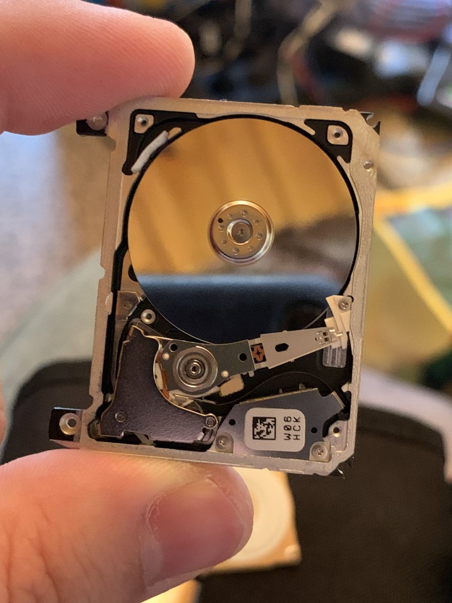 EpicLPer's tweet image. #Microdrive s are one hell of a technology marvel still to this day.

This kind of miniaturization is just insane even in todays standards! Those things were first introduced back in ~1999-2001.