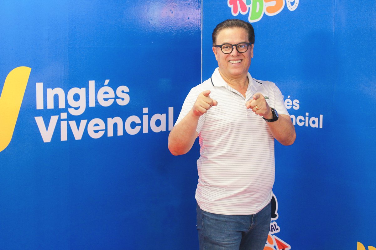 RoundbackMedia's tweet photo. Un honor cuando trabajamos algo de publicidad🎬📸con @mario_bezares 🖥🎙

#publicidad #tv #foto #photo #photography #photoshoot #locutor #production https://t.co/6WZpKLHJNk