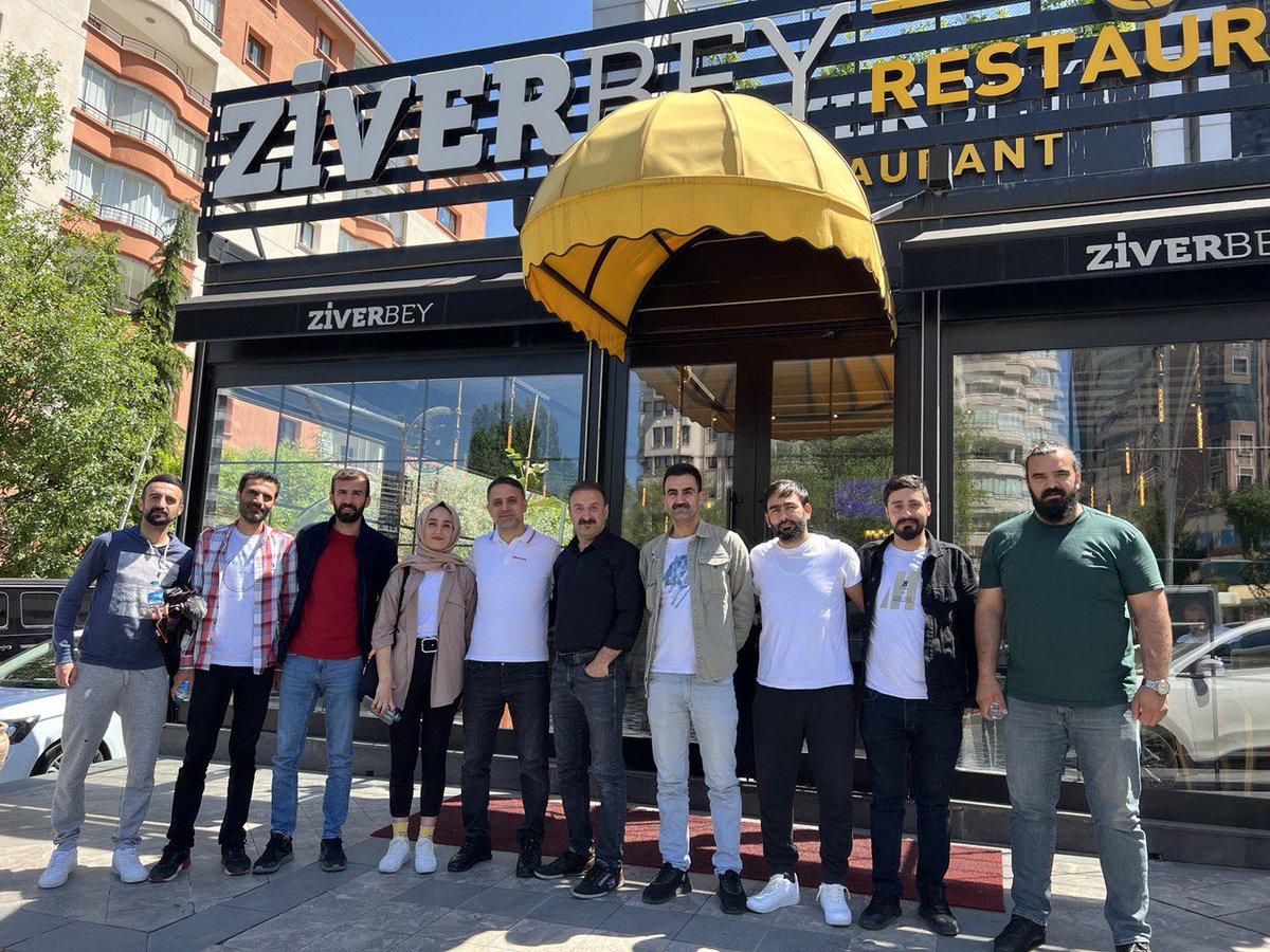 Şehr-i Bingöl Tiyatro grubu oyuncularını Ankara’daki Ziverbey Restaurantımız da sabah kahvaltısında ağırladık. Nazik ziyaretleri için ekibimize teşekkür ediyorum… <a href="/sbttiyatrosu/">Şehr-i Bingöl Tiyatrosu🎭</a>