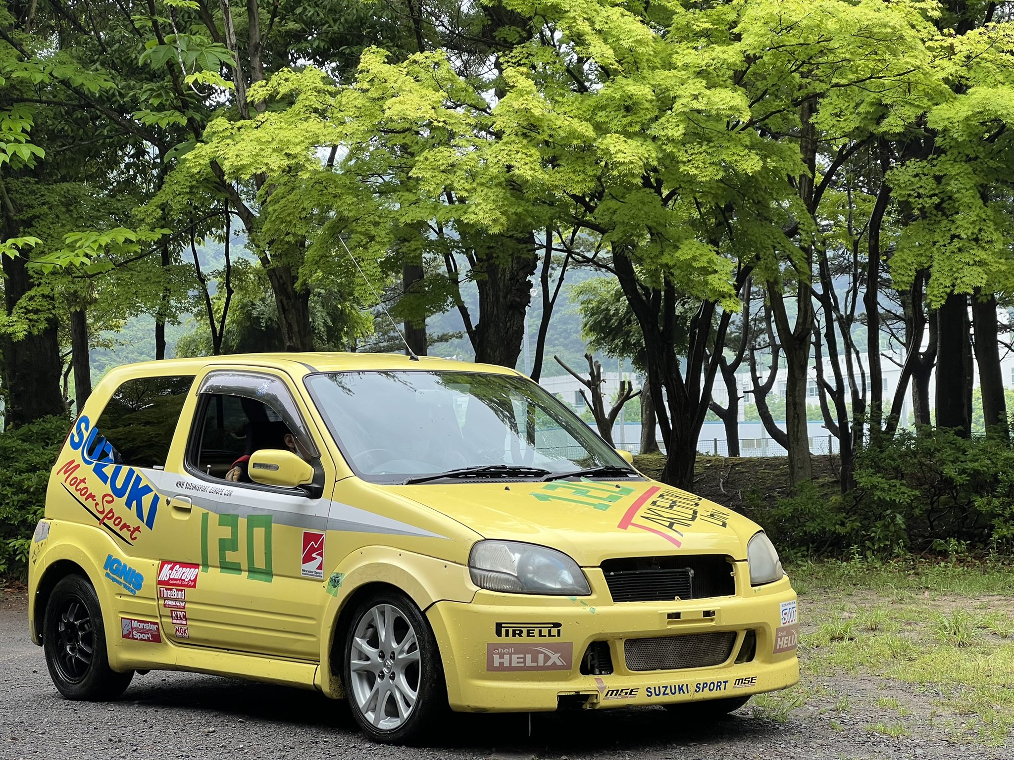 拓殖大学自動車部 今日はスターレット スイフトの洗車 その他部車の整備 そして1年生はmtの運転に慣れるために発進の練習をしました T Co Tnv9qx0fbs Twitter