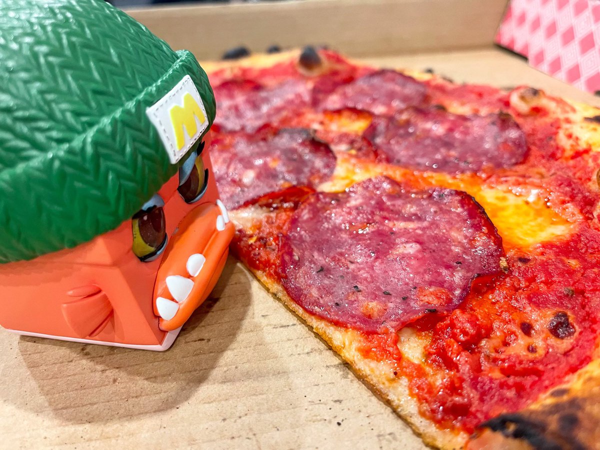 MOBOX_Official's tweet photo. Here is our entry with a real life #MOMO #NFT chomping on some pizza 🍕 nom nom nom! https://t.co/kMct5YZonV