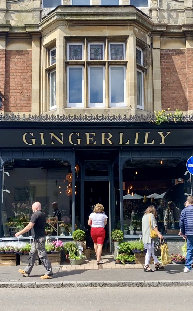 salvage_unique's tweet photo. Our jubilee lions and peacock bench look fabulous at the beautiful Gingerlily shop in Bridgnorth, so looking forward to our partnership 🙏 #bridgnorth #gardenantiques #shropshire https://t.co/op5W3z9Kkz