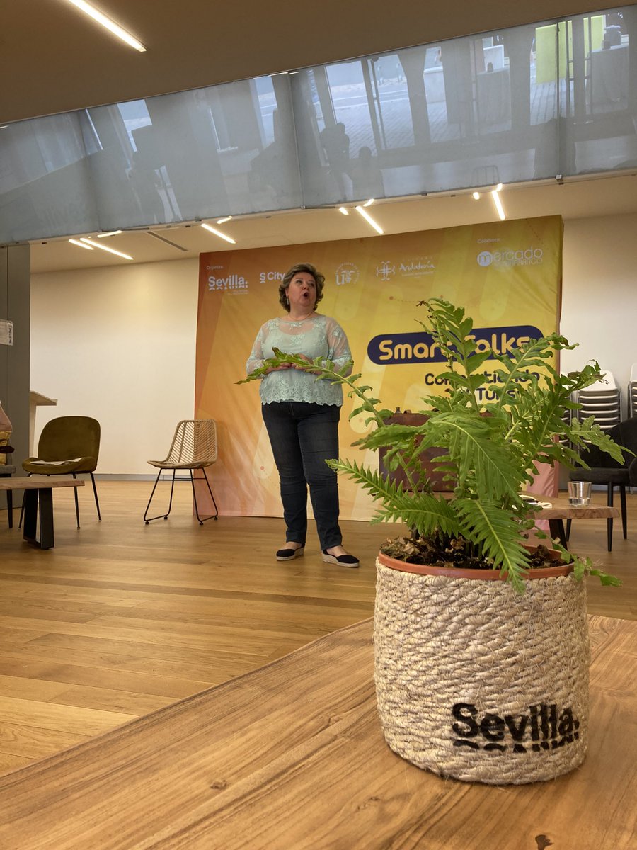 us_ftf's tweet photo. Seguimos en las #smarttalks. Ahora le toca a @konxaforonda de @turisteligente de la @unisevilla
El escenario de estos #microteatros sobre #turismo e #innovacion está en @SevillaTourism
¡Que no te lo cuenten! https://t.co/gAFaMhCj9f