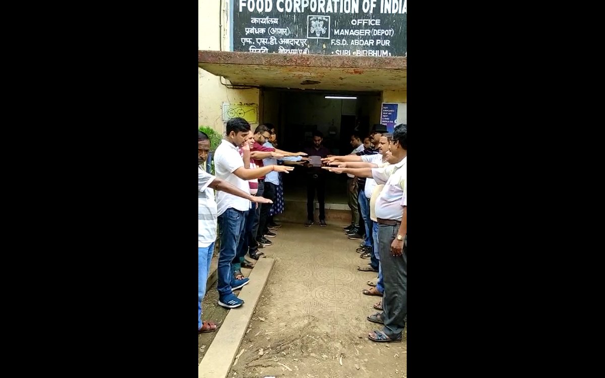 FciBirbhum's tweet photo. On the occasion of #AntiTerrorismDay2022 a pledge taking ceremony organised at FCI DO Birbhum and FSD Abdarpur on 21st May, 2022. https://t.co/Rf7nY1LZOU