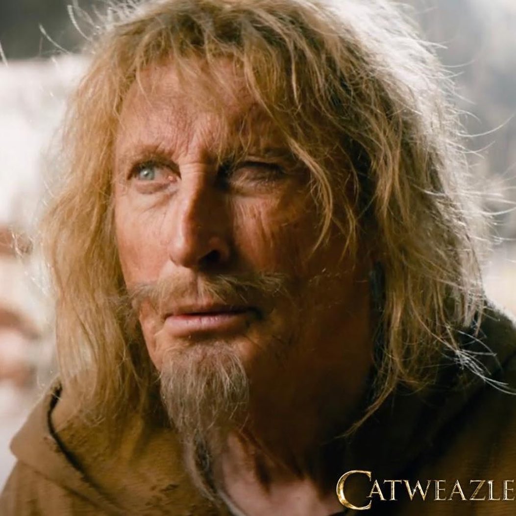 Wahnsinn - Catweazle hat den Bayerischen Filmpreis bekommen! Ich hab den jetzt erstmal angenommen und geb ihn dann weiter. Daaanke fürs Abstimmen, ich freu mich total!

A propos total: Heut Abend kommt "OTTO Total" um 20:15 bei RTL! Damit startet das große Otto-Wochenende bei RTL