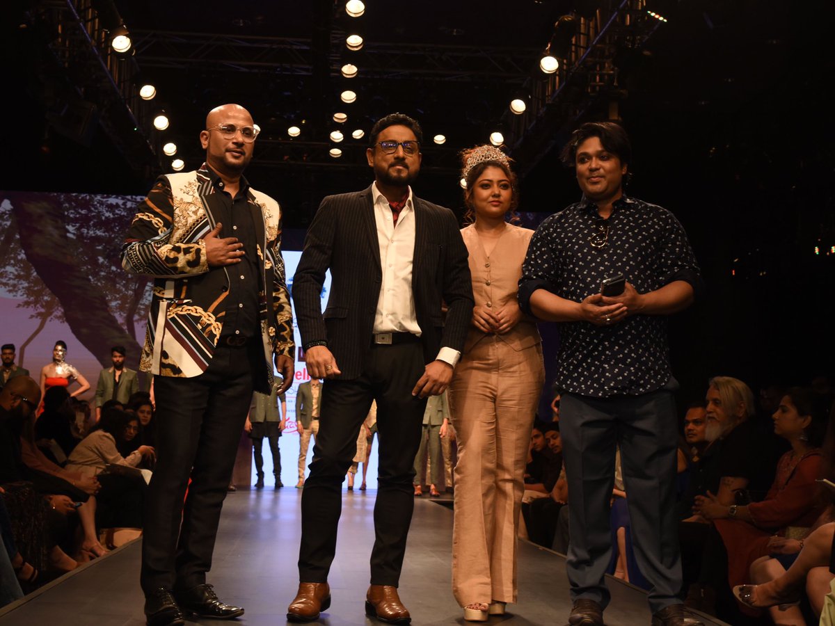 DelhiTimesTweet's tweet photo. #DTFW2022: Day 2 of #DelhiTimesFashionWeek kickstarts with glitz and glitter with shows by Seema Kashyap, Vipin Aggarwal &amp; Rajdeep Roy and Ashfaque Ahmad

#DTFW https://t.co/0bJzoNE9Fo