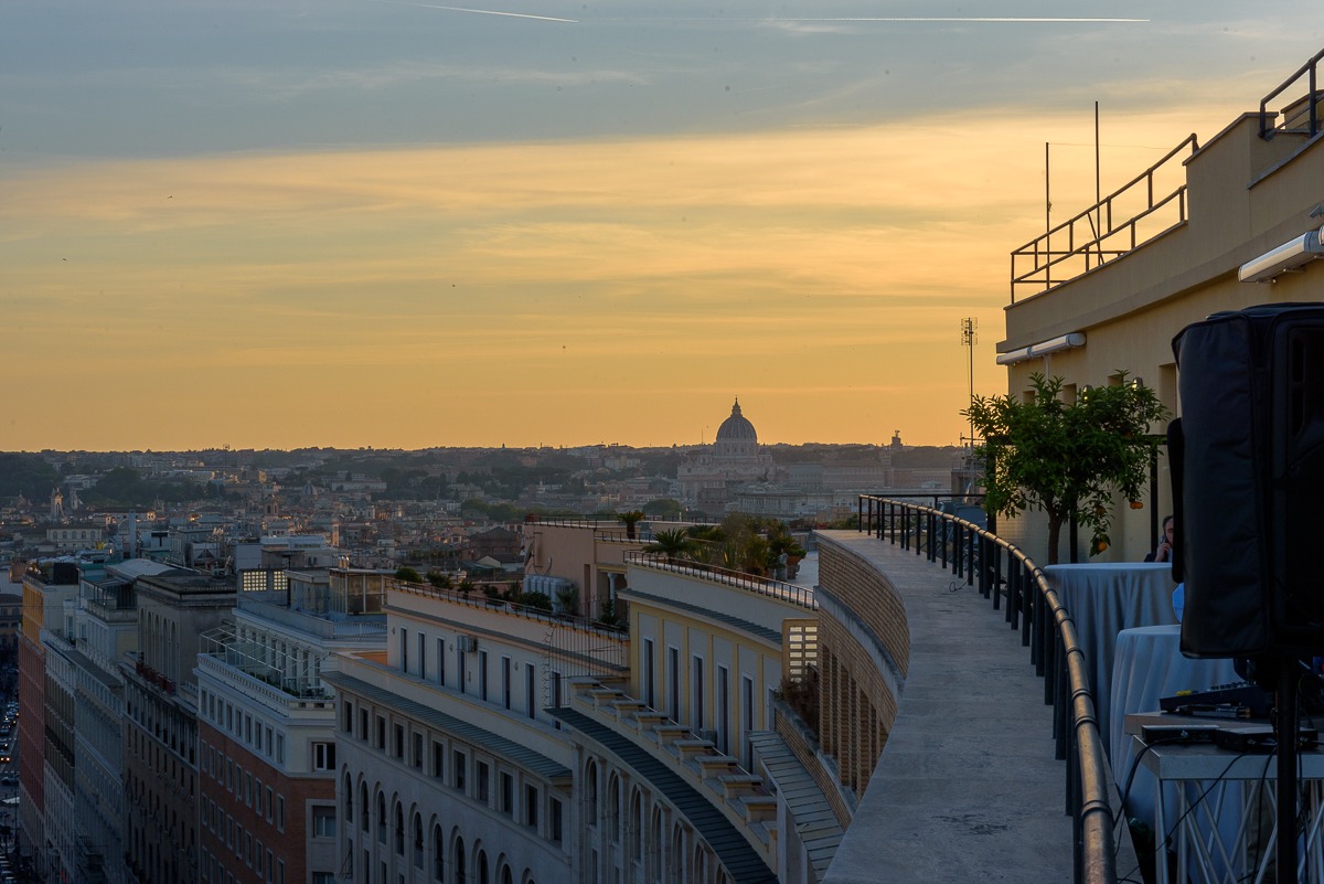 FranciSantoro's tweet photo. 🥂Aperitivo su terrazza, posso dire "c'ero anch'io" (e ho le prove...)

Ricordi indelebili ❤️

👇La photo gallery di @formichenews #chatpower #LDMN 

🔗https://t.co/OYpzKNIVbO https://t.co/fjgIMiNNeY