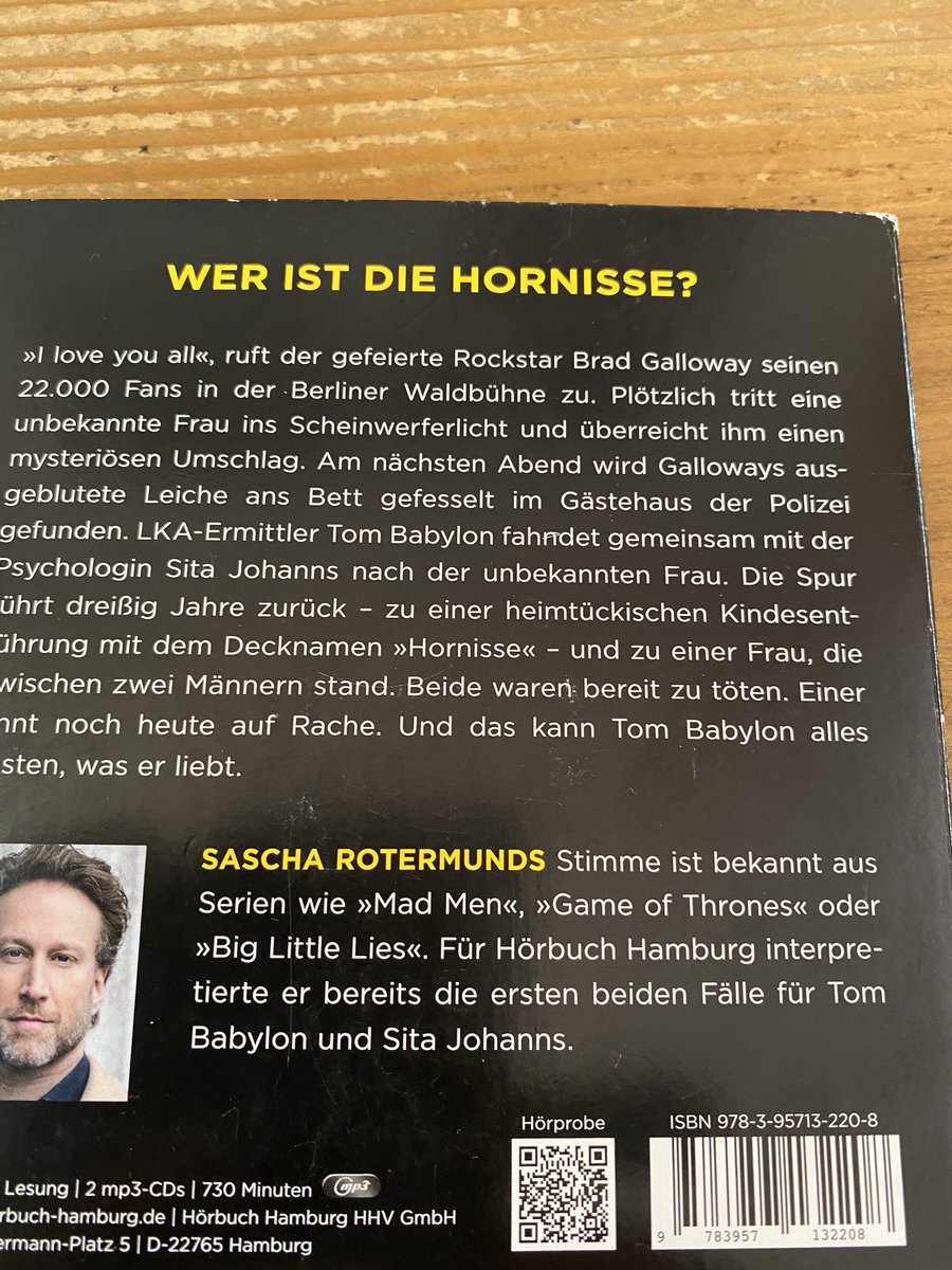 BuchHoch's tweet photo. Krimi im Auto 🚗 ist bei mir gefährlich. Ich muss aufpassen, dass ich nicht aus Gaspedal drücke, wenn die Spannung steigt. Ich mag Tom Babylon und hoffe insgeheim dass er mit Sita zusammen kommt. Hallo #marcraabe falls Sie das lesen, bitte einfließen lassen in den nächsten Band… https://t.co/0cf2zOSi4N