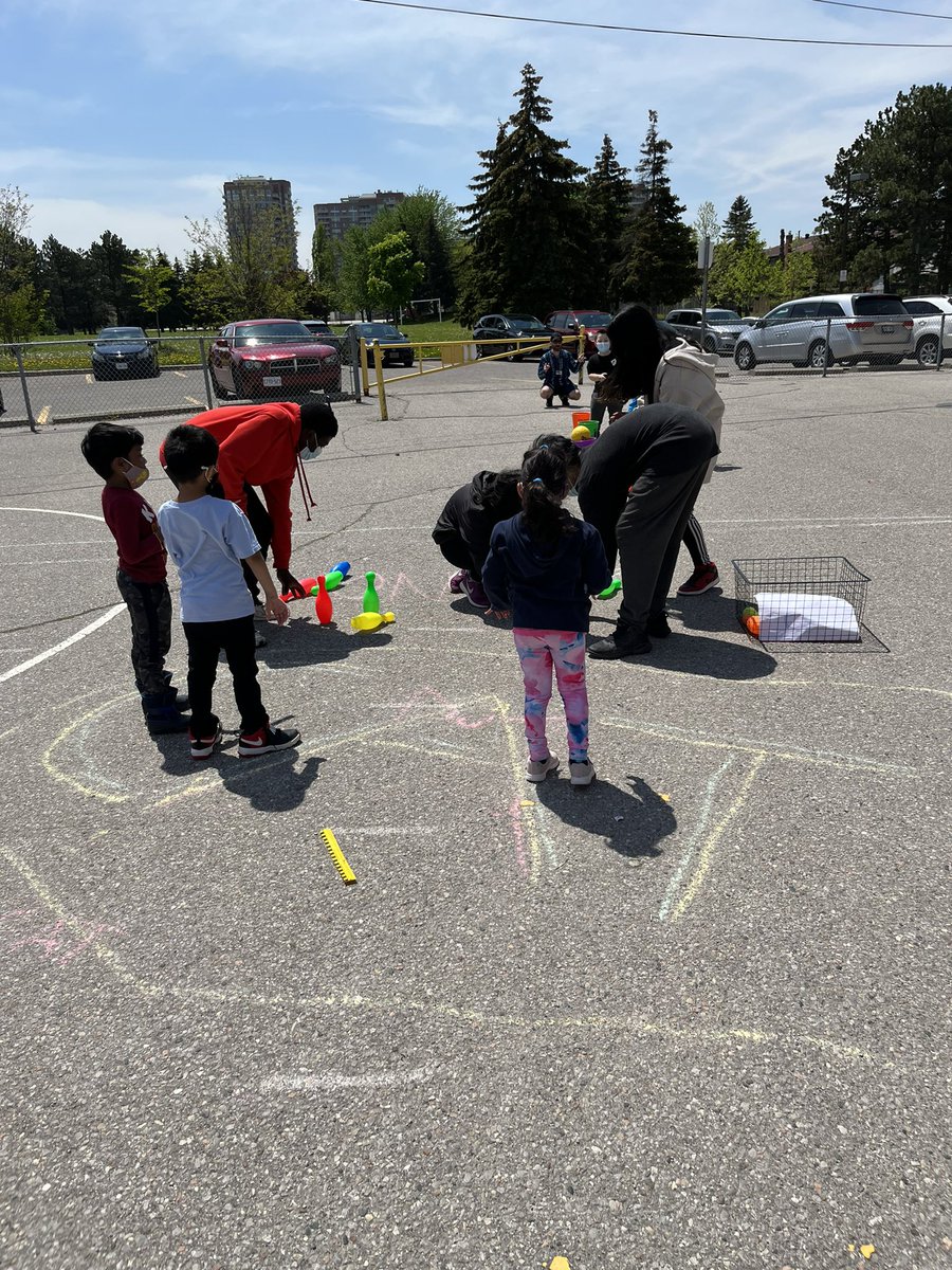purchase_ms's tweet photo. Grade 8s led a play day for @MsJKapoor and Mr.K’s kindie class! @TDSB_MSPS https://t.co/58XWooxeH0