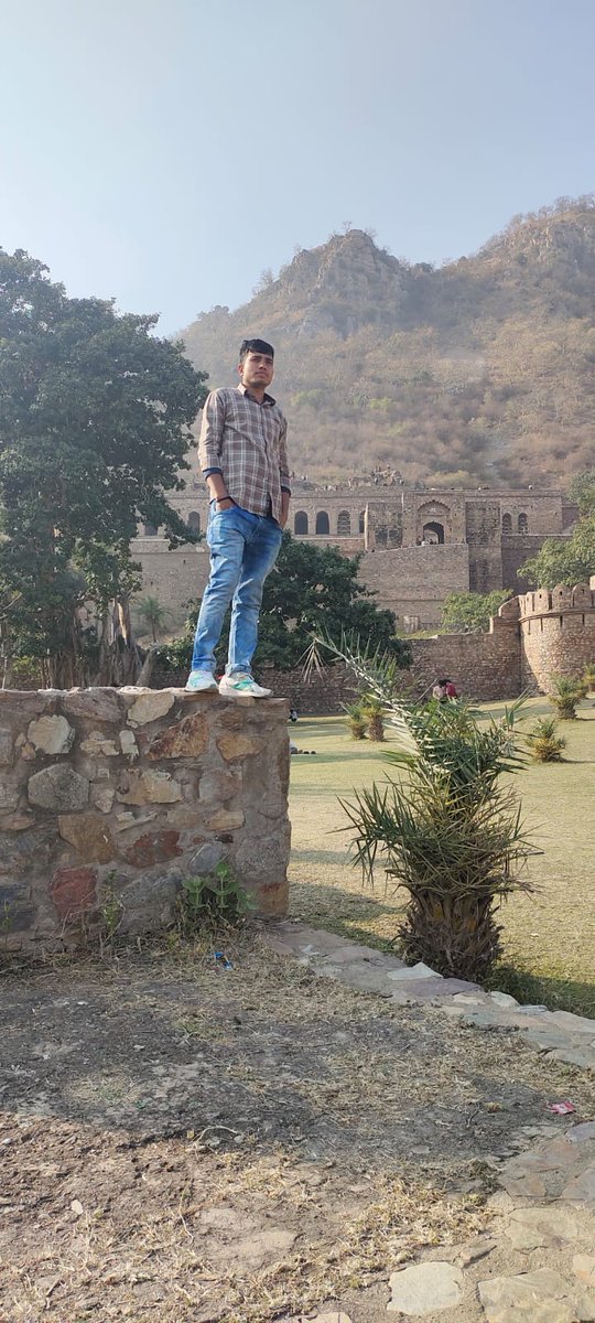 HemantRay716's tweet photo. At #maerangud fort
Keep for smile ☺️ now any time
Smile☺️ https://t.co/hFpftMQZy7
