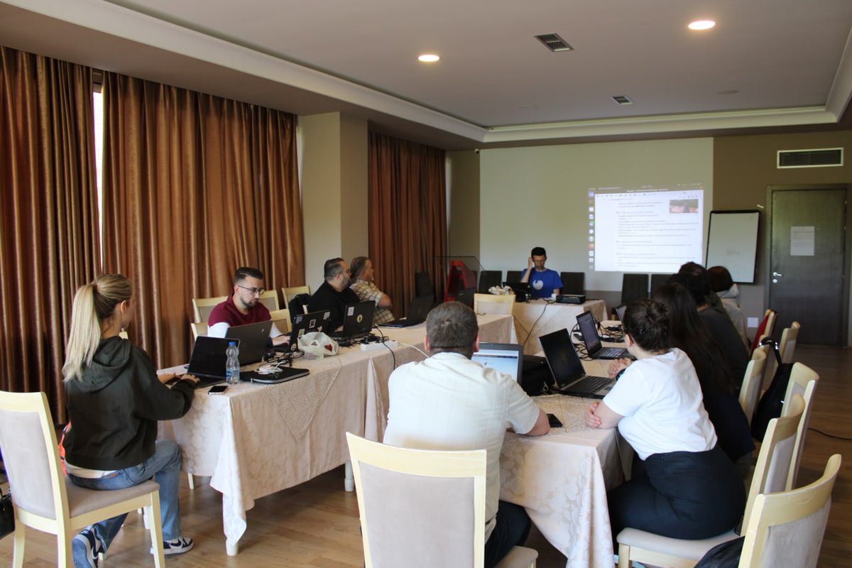SQWikimediansUG's tweet photo. Dita I e editatonit ‘Summer of Wikivoage 2022’ në Pogradec sapo ka nisur.
Po redaktojmë artikuj të larmishëm në Wikivoyage, platforma e guidës turistike në internet.
Bashkohuni dhe ju me ne në kohë reale: https://t.co/QOAgSETYQL
#summerofwikivoyage2022 #wikivoyage #WoALUG https://t.co/BTMYYWBHfH