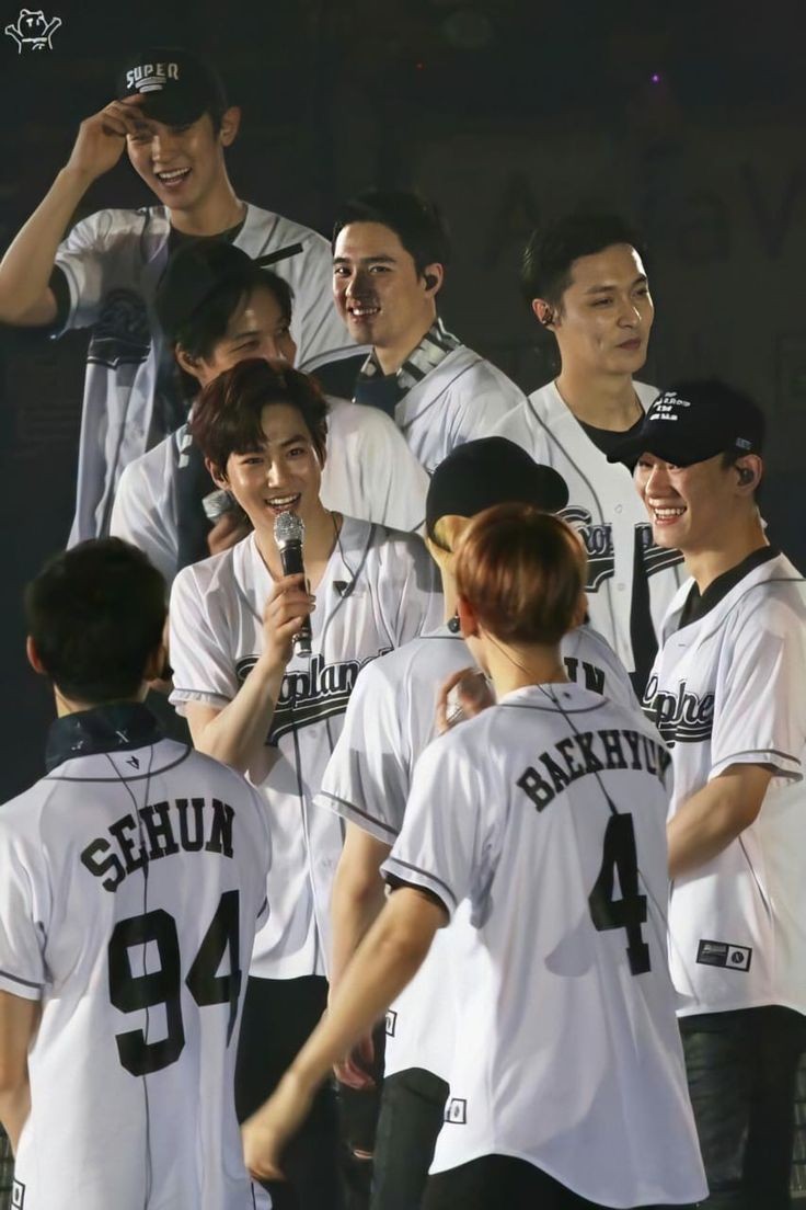 Ayanyasehun's tweet photo. EXO IS NINE‼️

kesayanganku ada 9 orang🥺❤️ mereka bakalan tetap 9 orang sampai waktu yang sangattt sangattt lama https://t.co/xgmFjC9b3a