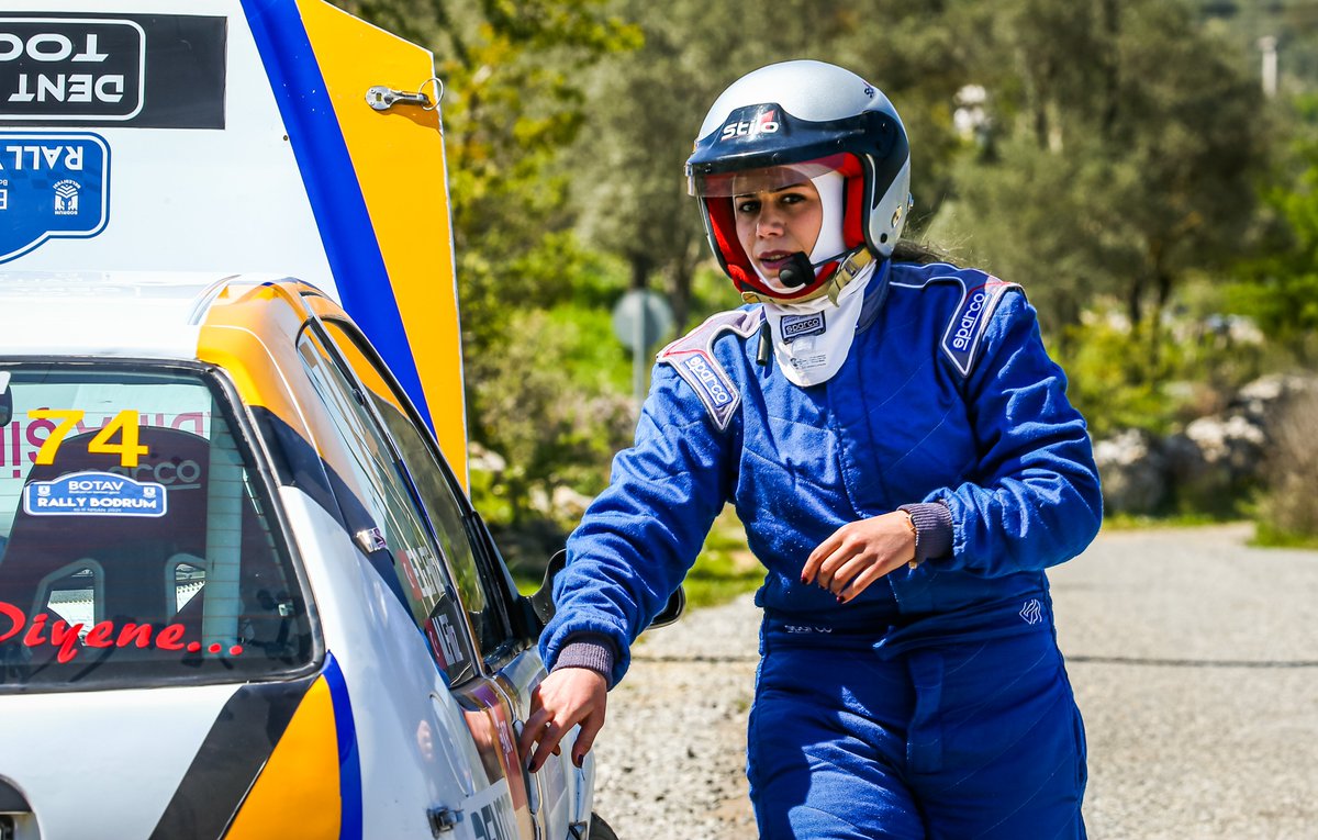 gazetekadikoy's tweet photo. ELİF GİZEM FİLİZ'İN YOLU: HIZ, ADRENALİN, TUTKU...
2021 Rallikros şampiyonasında ilk kez finale çıkan iki kadından biri olan ralli pilotu @GizemFiliz  ile hız, adrenalin ve tutkuyla harmanlanan yolculuğunu konuştuk...
https://t.co/XCRsvTt8xQ https://t.co/4cEUUhHLpg
