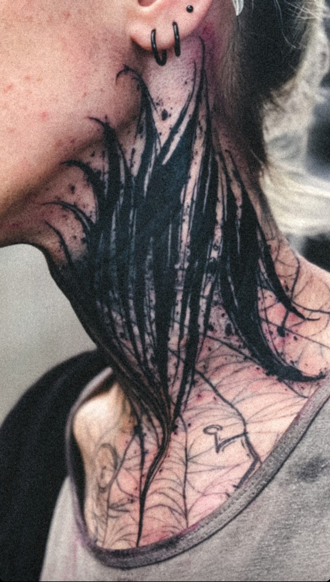 🕸 𝕃𝕦𝕔𝕚𝕦𝕤 𝔻𝕖'𝔸𝕙𝕣𝕖𝕝 🕸 on Twitter "Hals Tattoo 2/3 ️ Ich bin so happy 😊