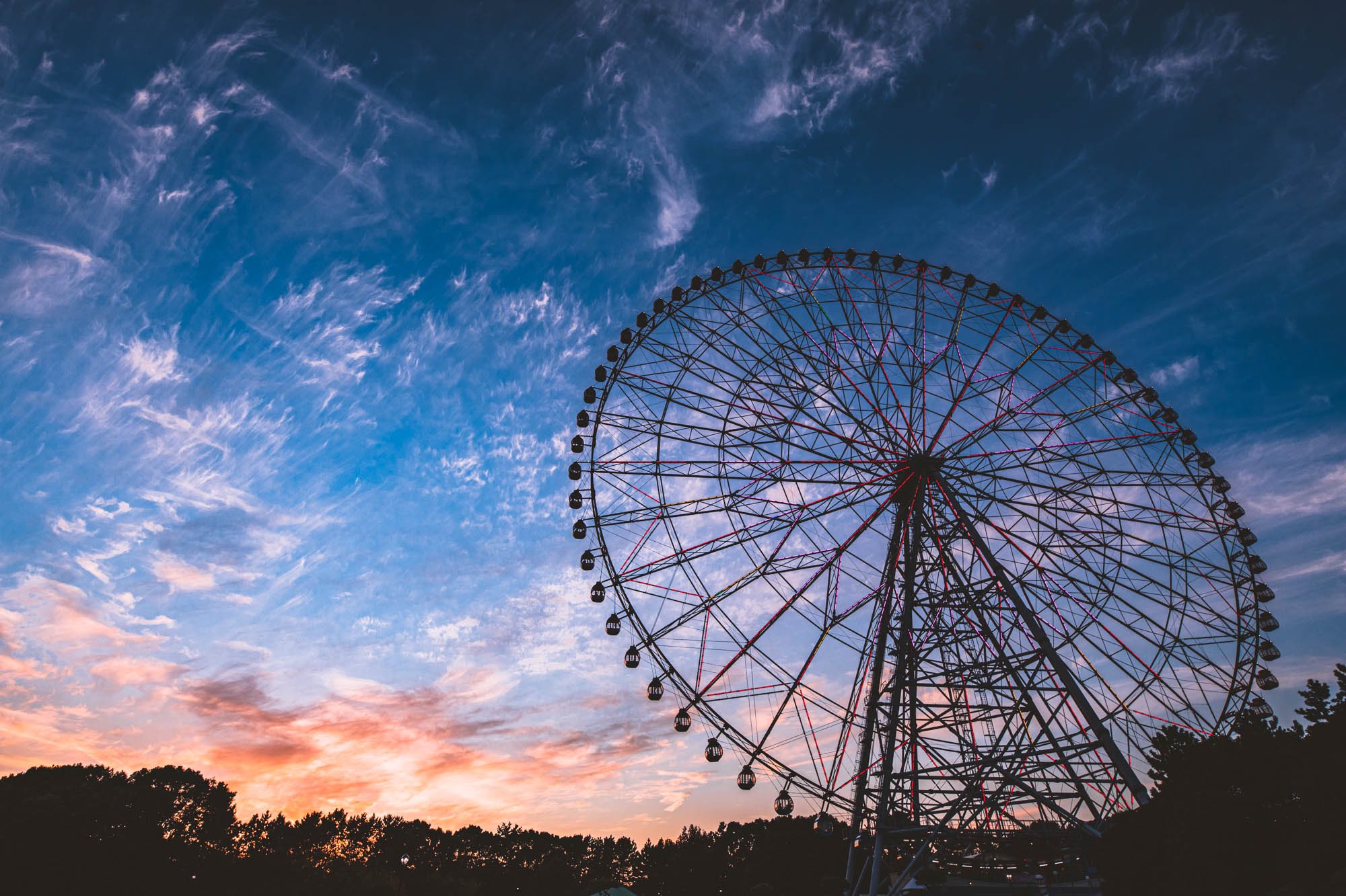 ざき 空の写真家 黄昏 巨大観覧車という エモい の完成形のような写真 T Co Pjcju9qb02 Twitter