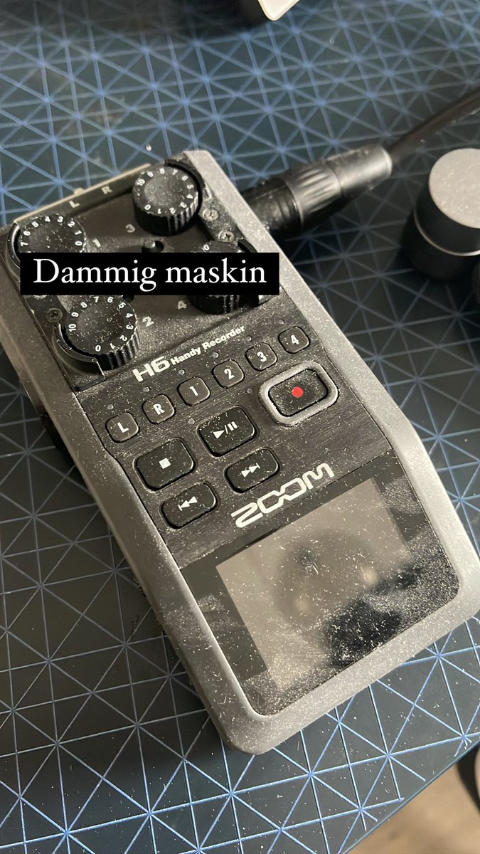 Bara så ni vet har vi spelat in avsnitt 151 av podden. Den som väntar på nåt gott osv. #socialbydefault (och min H6 var osedvanligt dammig)