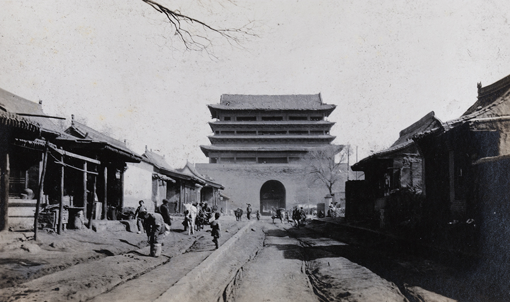 vischina's tweet photo. City gate (probably the north gate) and road, Taiyuan, Shanxi, 1907-1915

Smith, Sydney Collection
Lydia Parbury
LP01-03
https://t.co/mtTURRNUGO

#taiyuan #shanxi  #citygate  #chinesehistory #chinesearchitecture #oldbuildings #streetsofchina  #太原 #山西 #城门 #街拍 #城門 #舊照 https://t.co/v4TlAOd6OK