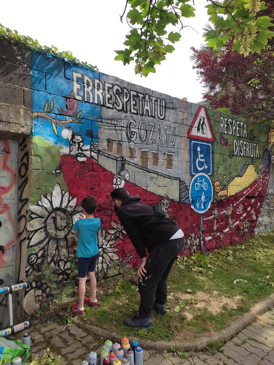 izbeelkartea's tweet photo. ERRESPETATU, GOZATU - RESPETA, DISFRUTA

#txaparrene #intxaurrondo #zaharra #donostia  #streetart #arteurbano https://t.co/xPypOdmZ4n