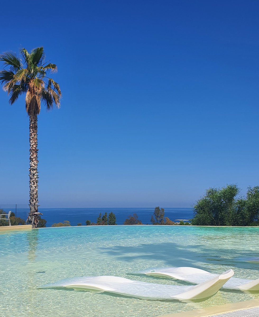 Monkfish1975's tweet photo. @bluntphil @SunderlandAFC @wwfcofficial @SkyBetLeagueOne @BBC3CR So happy now! On holiday in Sicily but now have you and Rhino with me later. My view is not too shabby I suppose!! Come on Wycombe!!! 💙💙💙💙 https://t.co/N0RH7U5MwQ