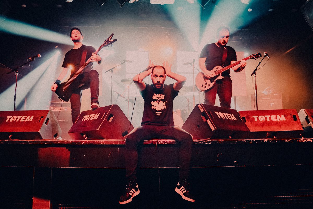 saiagoait's tweet photo. 💣TOTEM💣
Atzo oso gustora Atarrabian🤘 eskerrik asko gerturatu zineten guztioi!
Milesker Iker eta @SalaTotemAretoa lantaldeari tratuagatik🖤

Gaua amaitzeko @toundra taldearen kontzertu itzela!

Gaur berriz errepidera goaz eta Aramaion izango gara Eguzkierripan!

📷Begipuntuan https://t.co/A9MXHXFuXQ