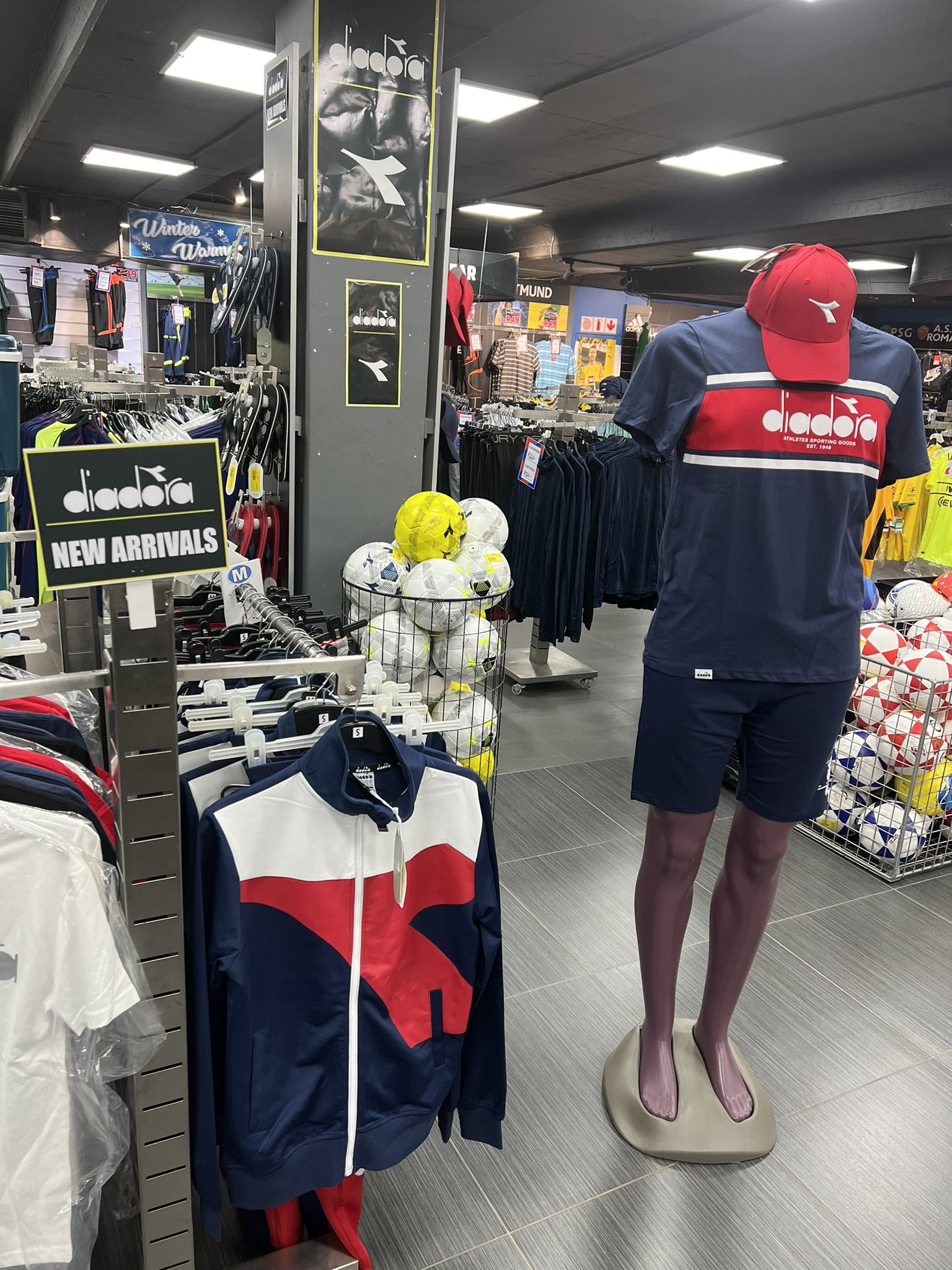 Diadora factory sales outlet