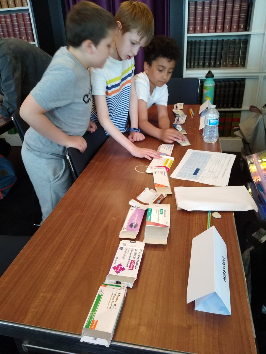 AlisonEves's tweet photo. Very pleased that @DrAmandaMoon is delivering her "maths &amp; medicine" @Ri_Science #RiMasterclass to Faraday group of y5 mathematicians. They're ordering the amount of medicine by mass, using new found knowledge of milli, micro, nano &amp; pico grams. More pharmacists in the making! https://t.co/DmQJMQAH1I